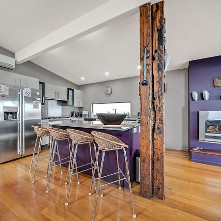 ג'ינדביין Ned Kelly'S Retreat - Stunning 3Br Townhouse L Lake Views L Wifi L Bbq מראה חיצוני תמונה
