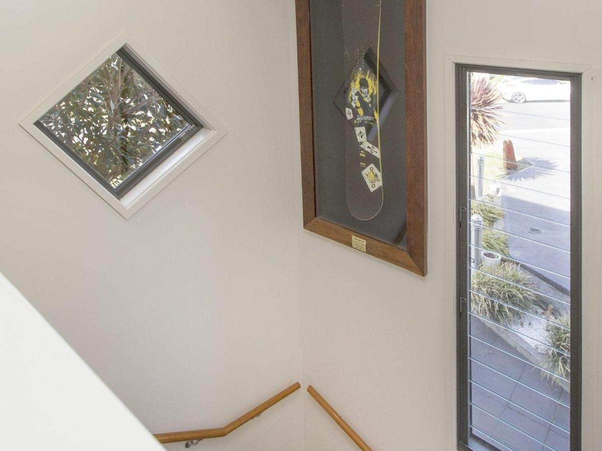 ג'ינדביין Ned Kelly'S Retreat - Stunning 3Br Townhouse L Lake Views L Wifi L Bbq מראה חיצוני תמונה
