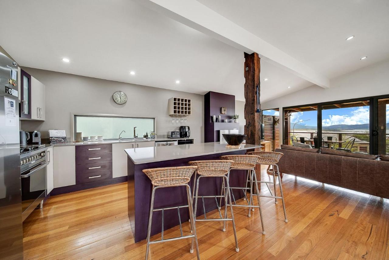 ג'ינדביין Ned Kelly'S Retreat - Stunning 3Br Townhouse L Lake Views L Wifi L Bbq מראה חיצוני תמונה