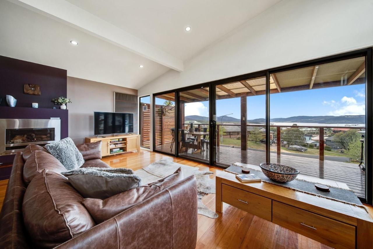 ג'ינדביין Ned Kelly'S Retreat - Stunning 3Br Townhouse L Lake Views L Wifi L Bbq מראה חיצוני תמונה