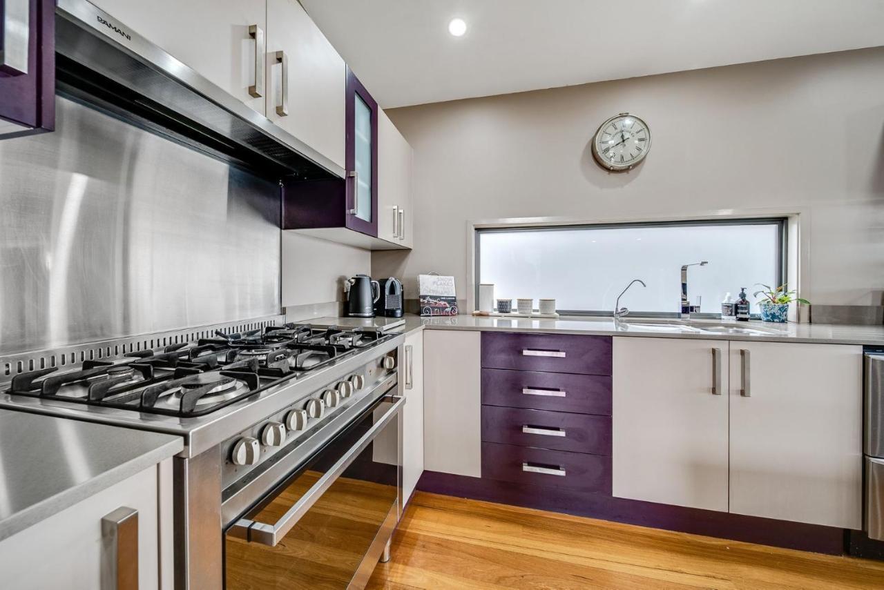 ג'ינדביין Ned Kelly'S Retreat - Stunning 3Br Townhouse L Lake Views L Wifi L Bbq מראה חיצוני תמונה