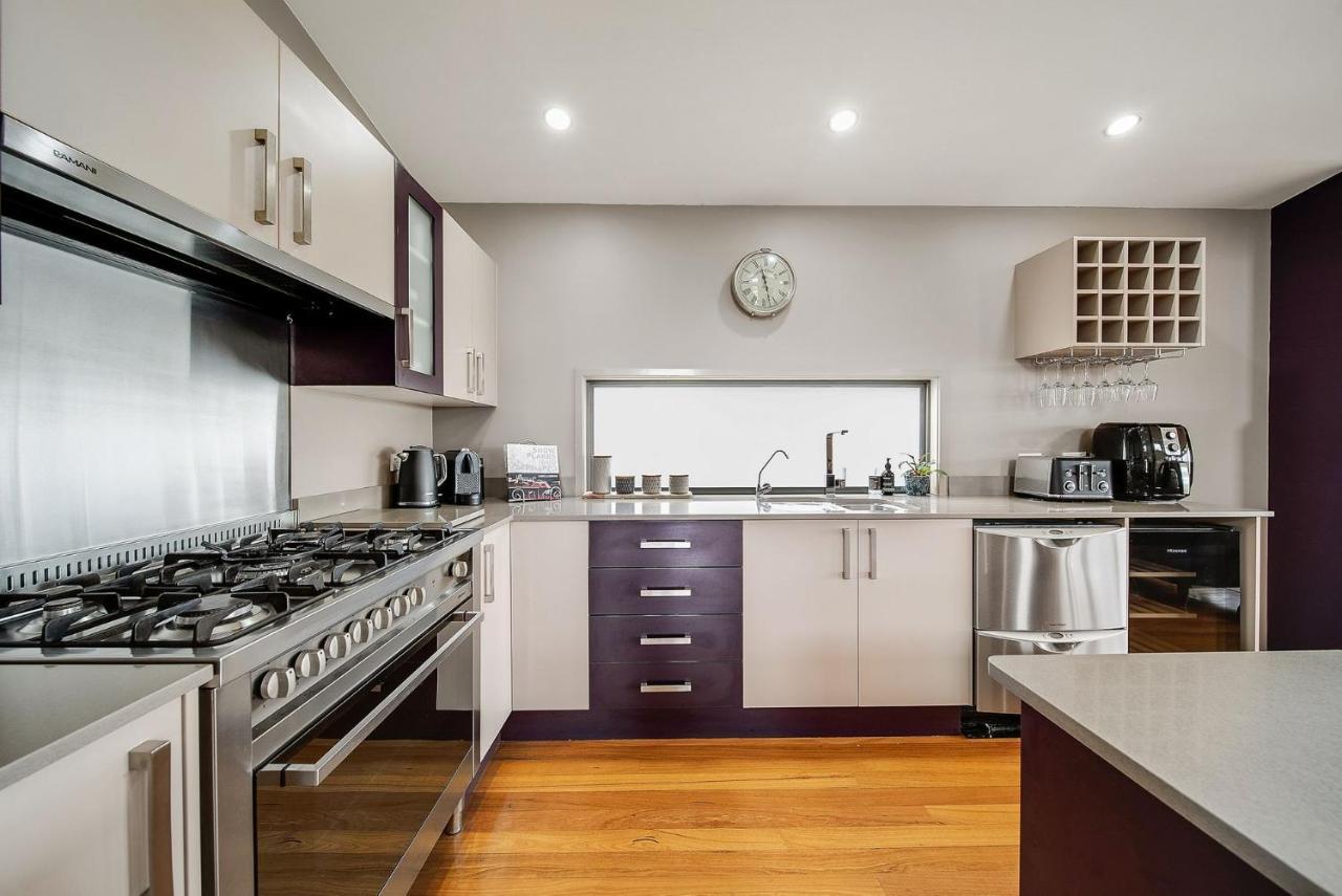ג'ינדביין Ned Kelly'S Retreat - Stunning 3Br Townhouse L Lake Views L Wifi L Bbq מראה חיצוני תמונה