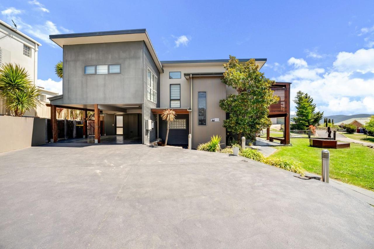 ג'ינדביין Ned Kelly'S Retreat - Stunning 3Br Townhouse L Lake Views L Wifi L Bbq מראה חיצוני תמונה