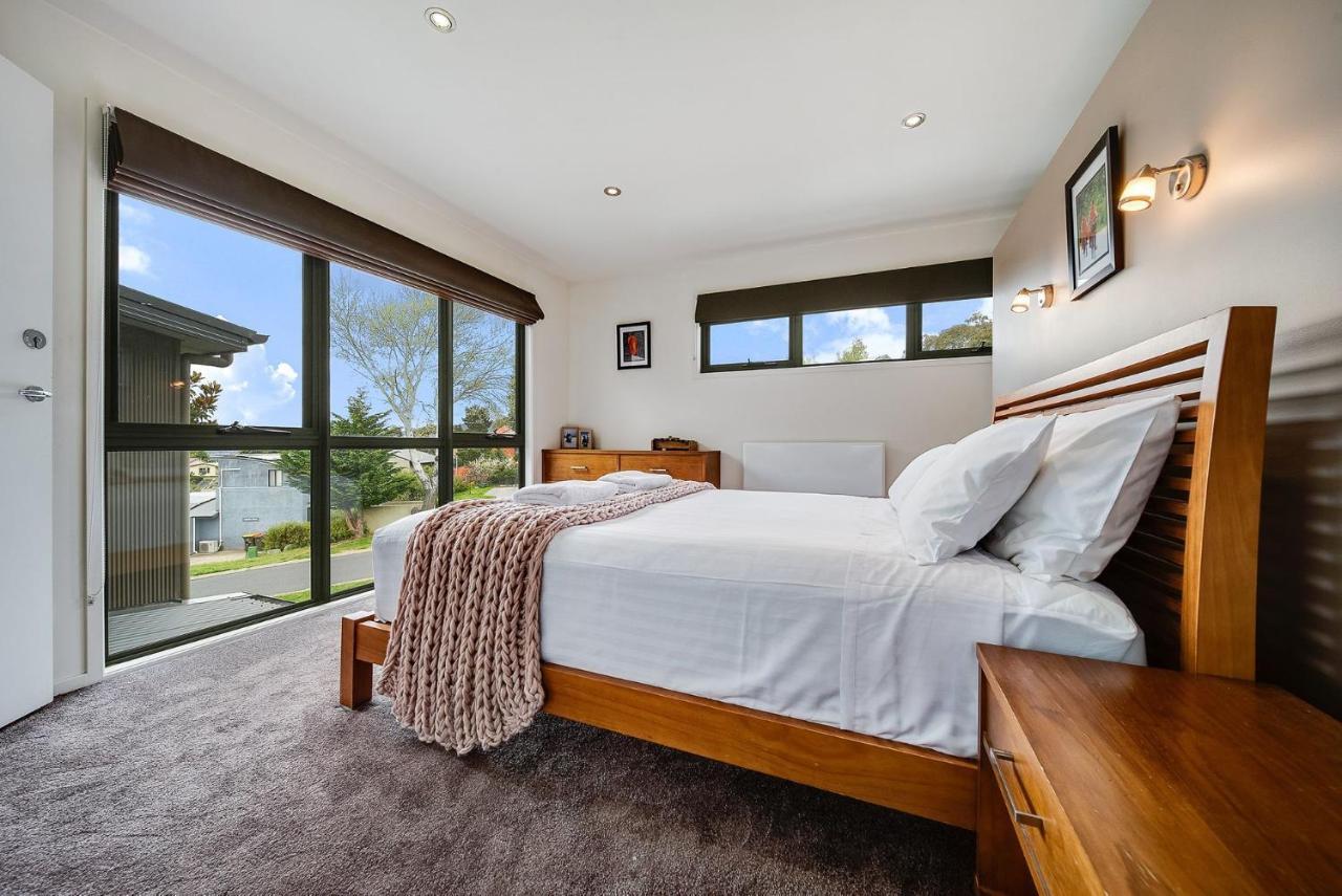 ג'ינדביין Ned Kelly'S Retreat - Stunning 3Br Townhouse L Lake Views L Wifi L Bbq מראה חיצוני תמונה