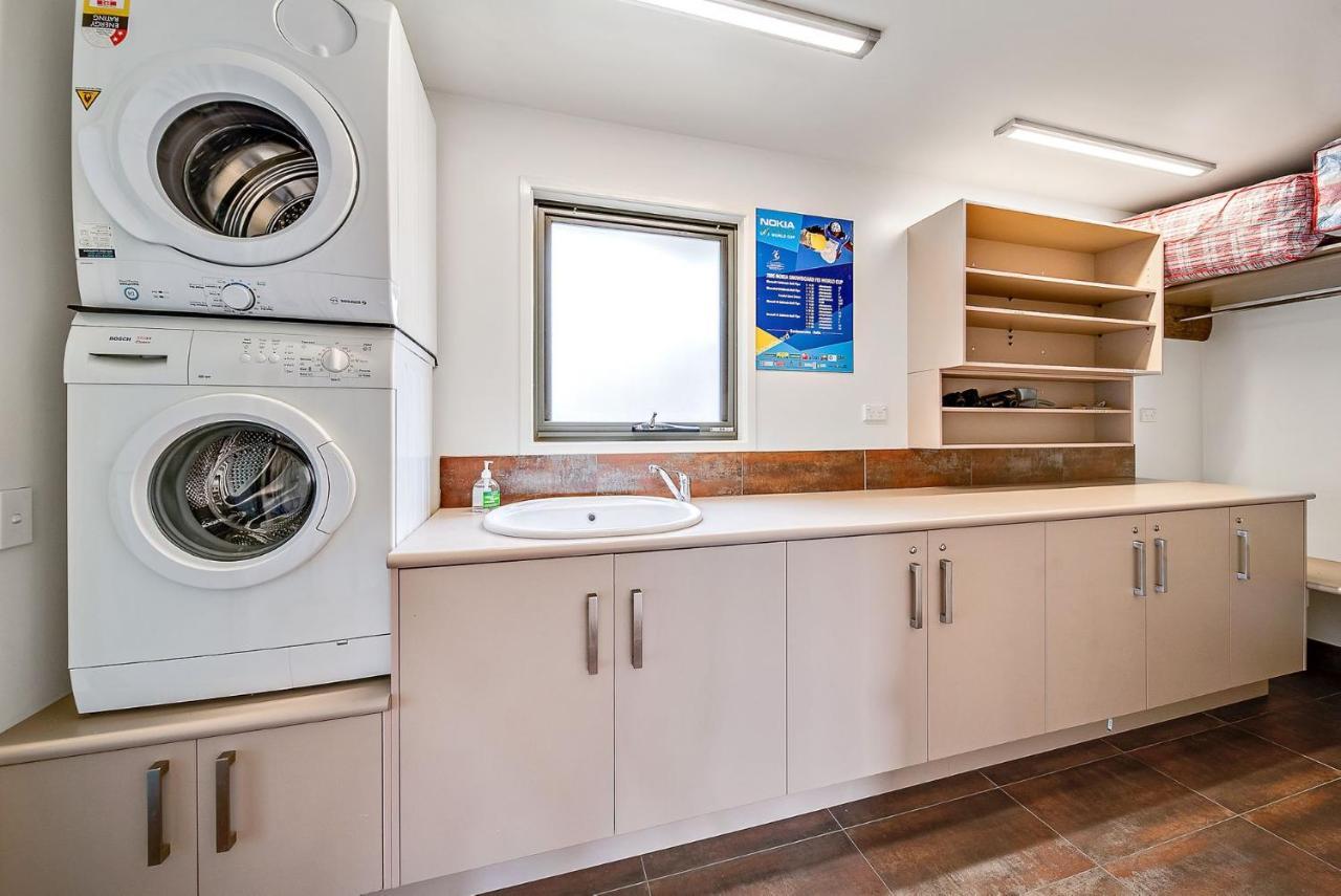 ג'ינדביין Ned Kelly'S Retreat - Stunning 3Br Townhouse L Lake Views L Wifi L Bbq מראה חיצוני תמונה