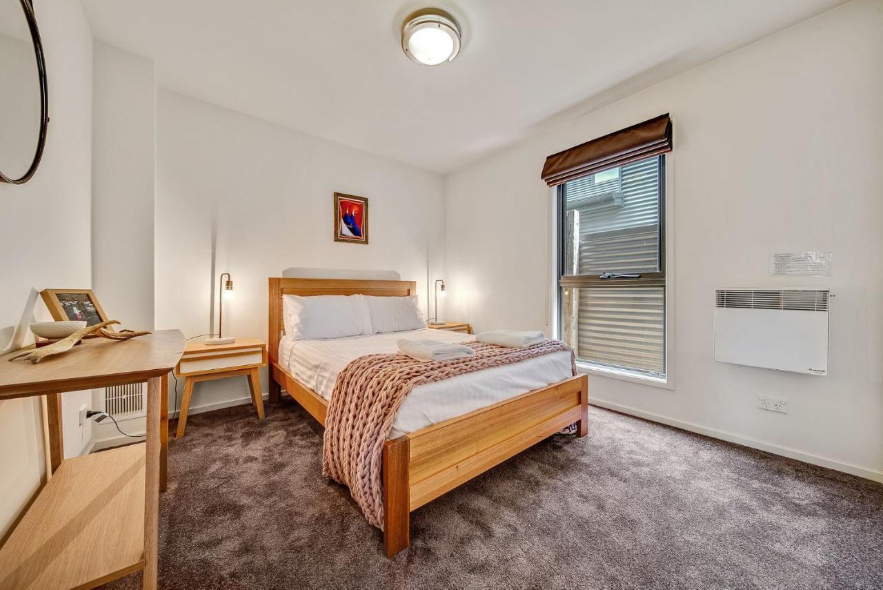 ג'ינדביין Ned Kelly'S Retreat - Stunning 3Br Townhouse L Lake Views L Wifi L Bbq מראה חיצוני תמונה